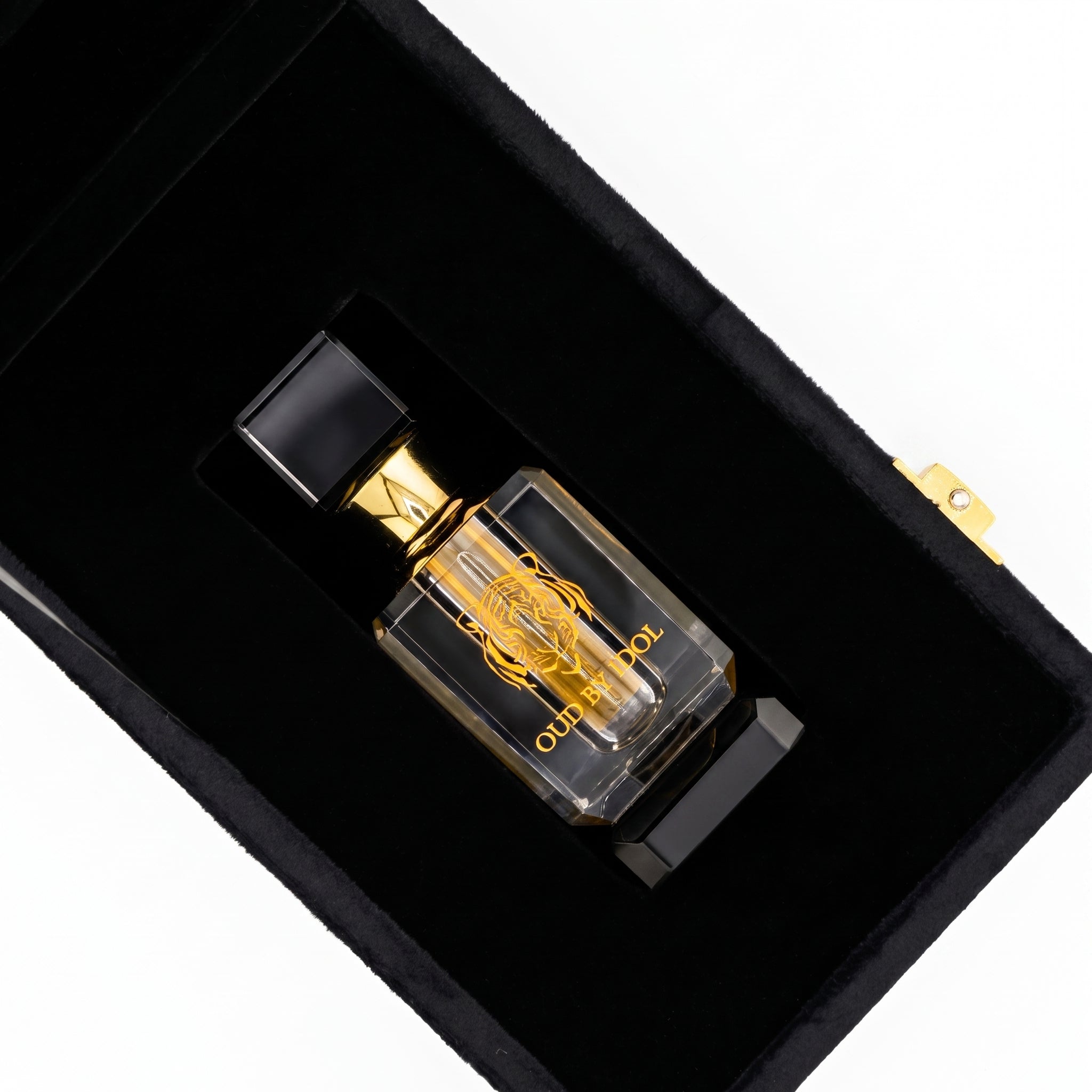 AURA OF OUD – A Timeless Expression of Elegance